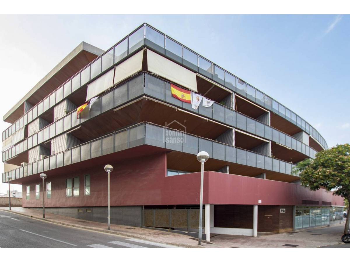 Квартира с 4 спальнями в Маон, Испания № 699