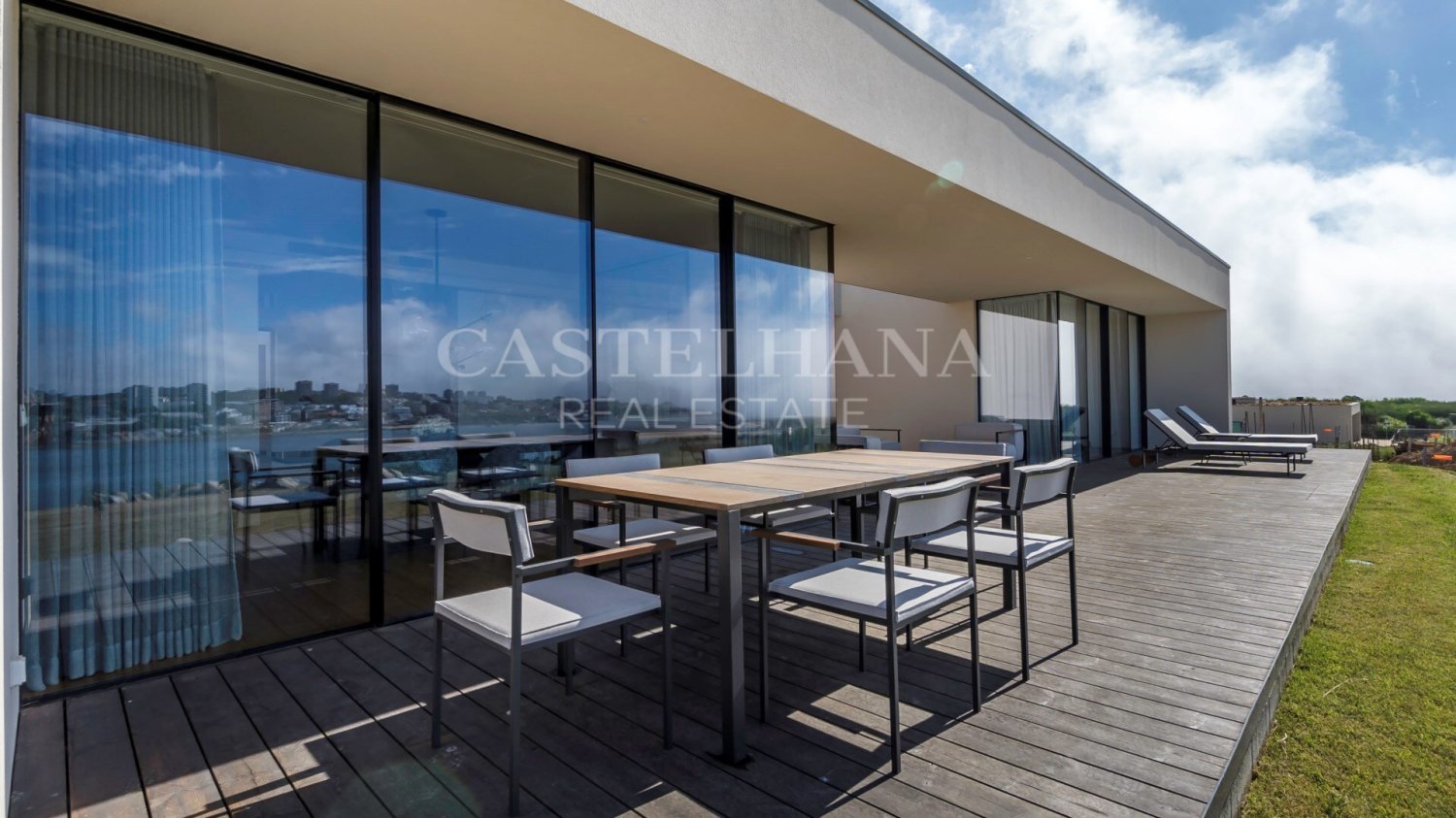 4 bedrooms Villa in Vila Nova de Gaia, Portugal No. 182788