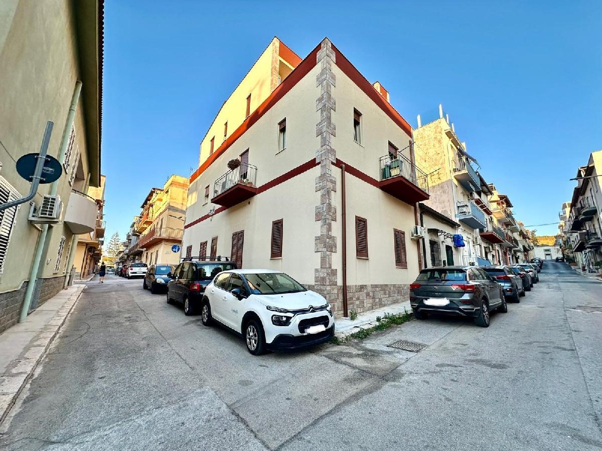 3 Schlafzimmer Doppelhaus in Balestrate, Italy, Nr. 320243