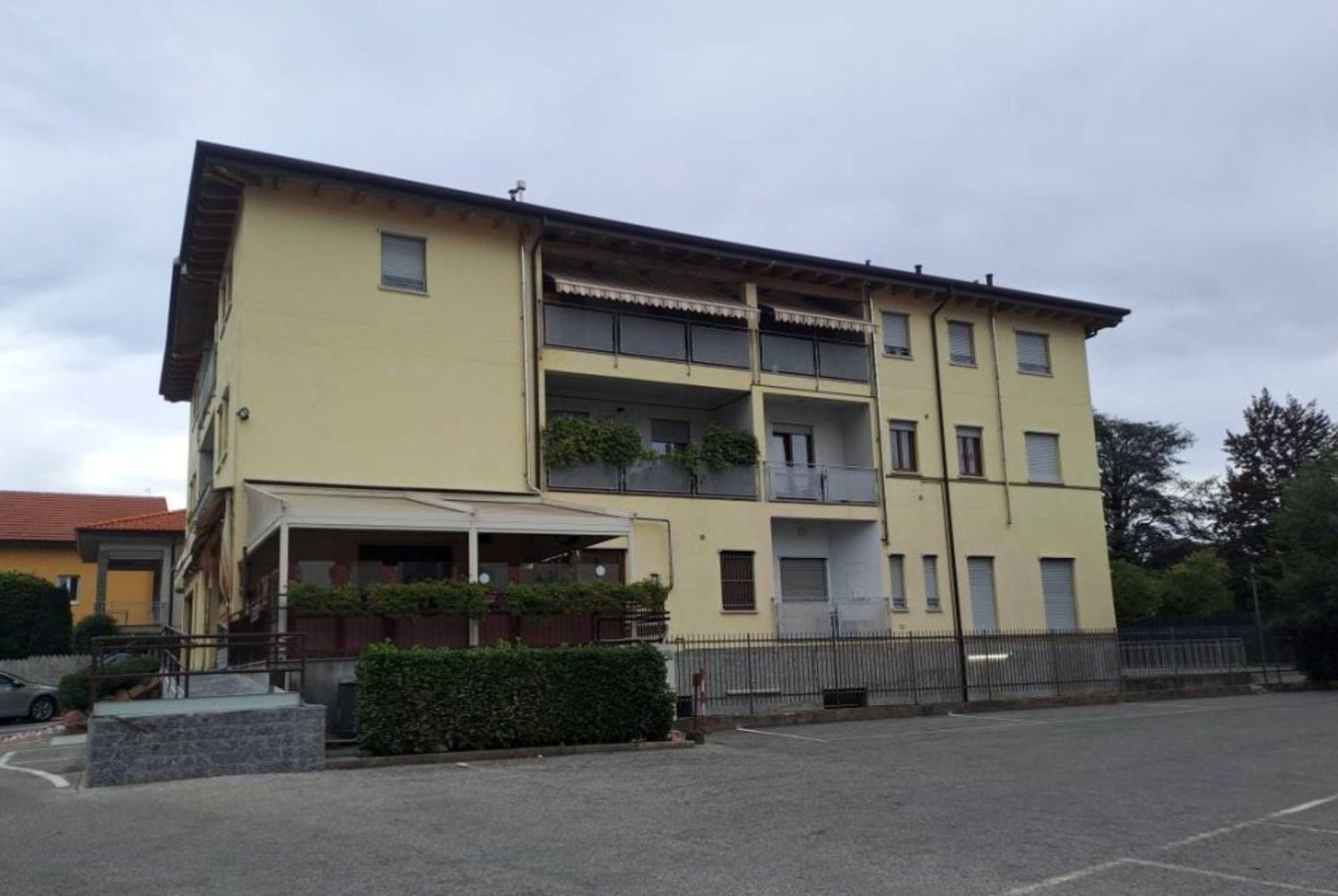 3-salle Appartement à Induno Olona, Italy No. 3183