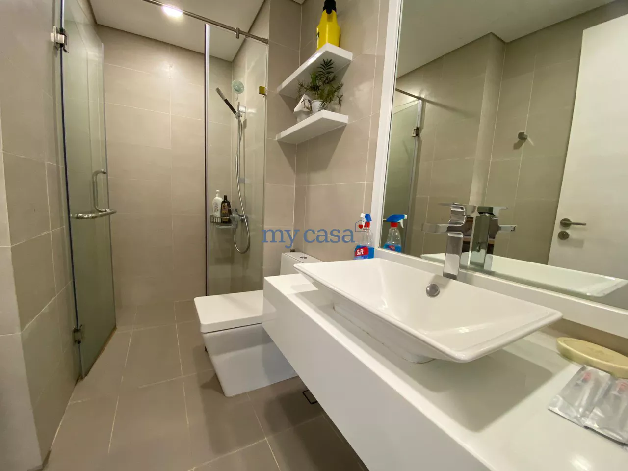 Apartamento de 3 dormitorios en District 4, Vietnam No. 8497