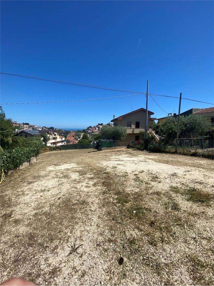  قطعة أرض في Pescara, Italy رقم 58574