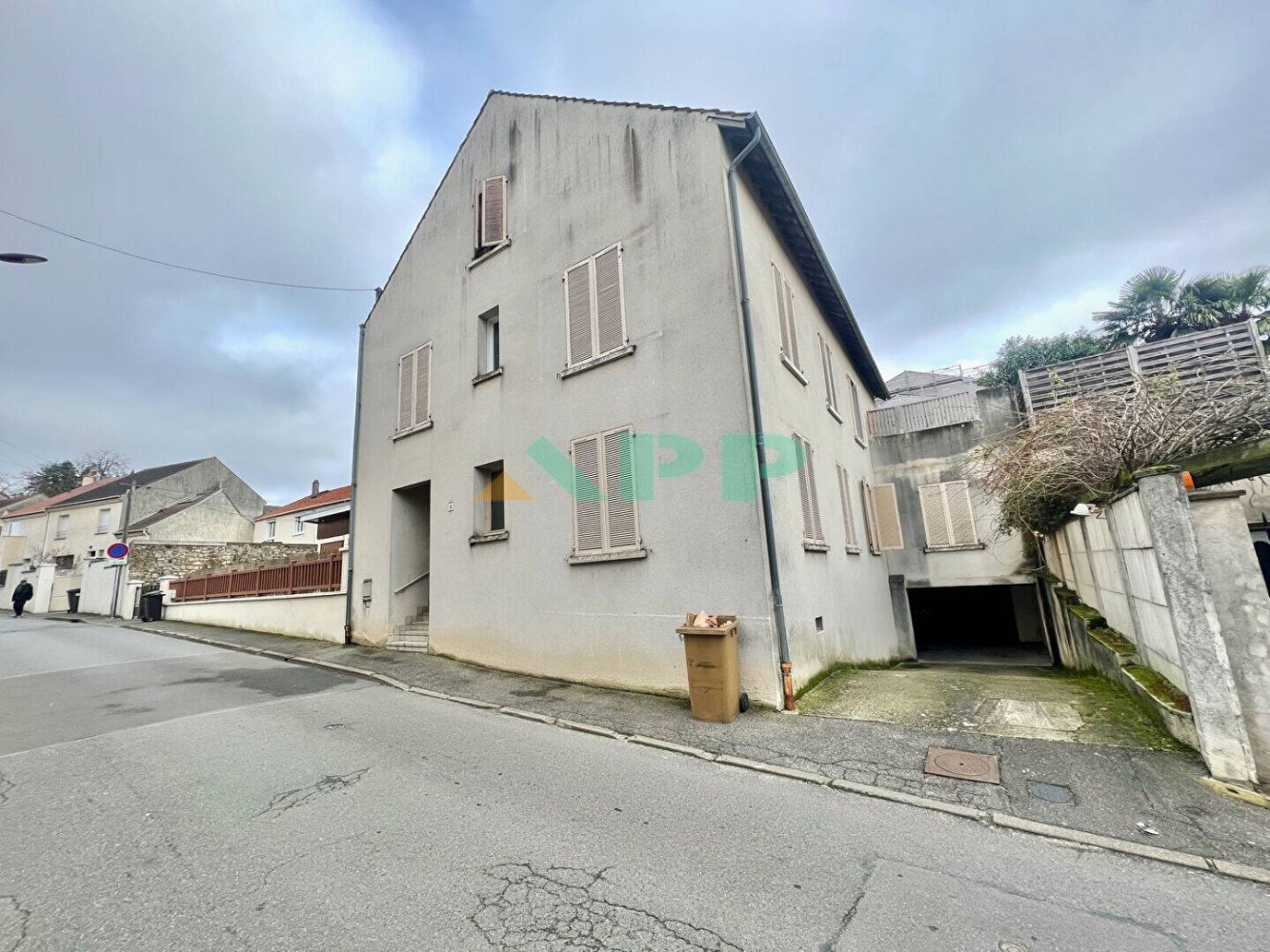 280m² Building in Bretigny-sur-Orge, France No. 178610