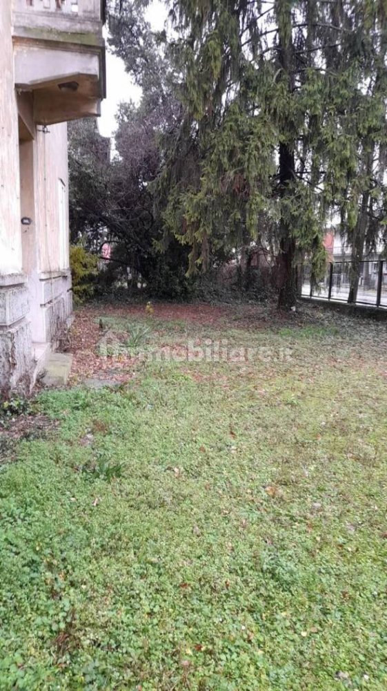 6 bedrooms Villa in Bagnolo San Vito, Italy No. 354855