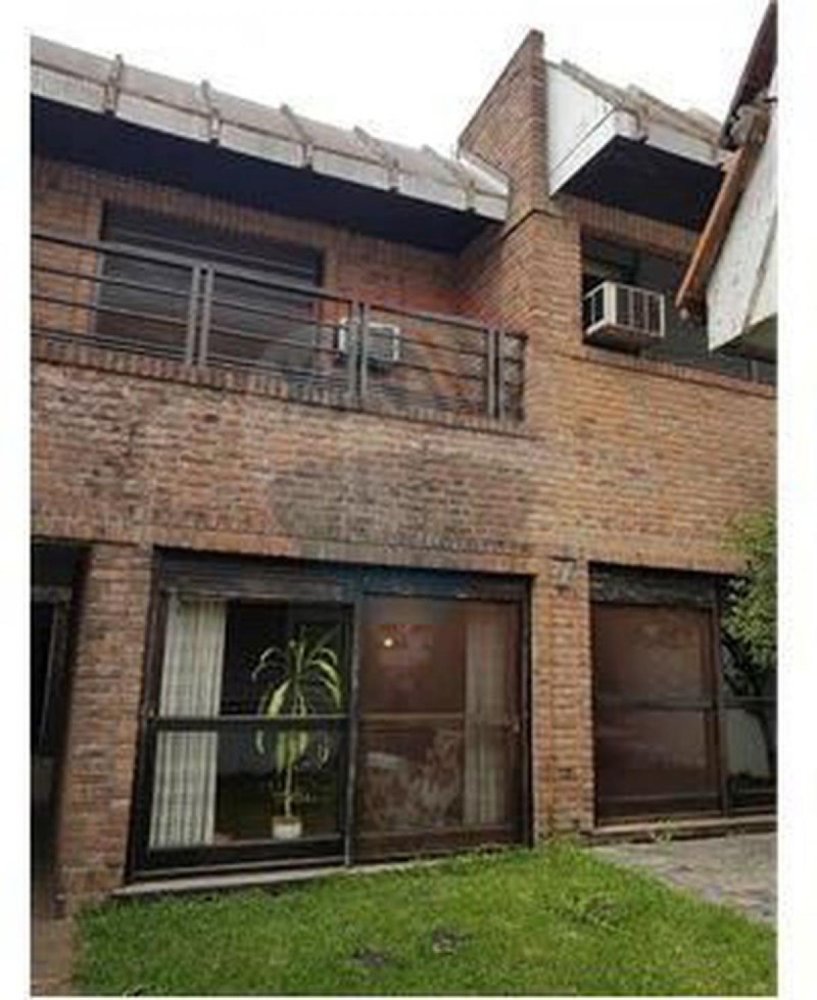 Дом с 3 спальнями в Кильмес, Аргентина № 21383