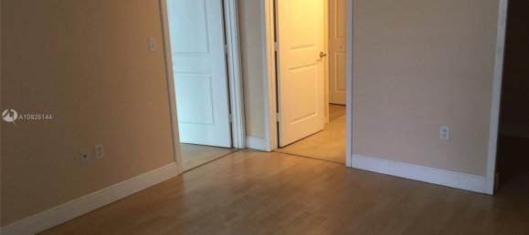1 chambre propriété commerciale à vendre à Miami, Miami-Dade, Florida, USA № 613176 3
