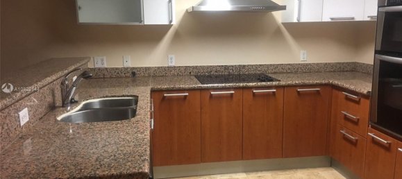 1 chambre propriété commerciale à vendre à Miami, Miami-Dade, Florida, USA № 613176 6