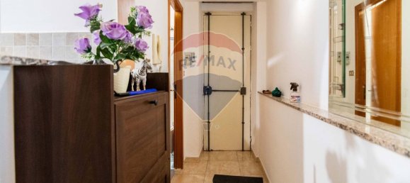 Квартира с 2 комнатами в Катания, Италия № 219093 6