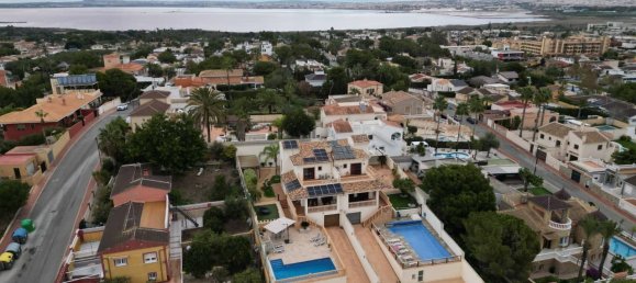 6 bedrooms House in Torrevieja, Spain No. 183645 2