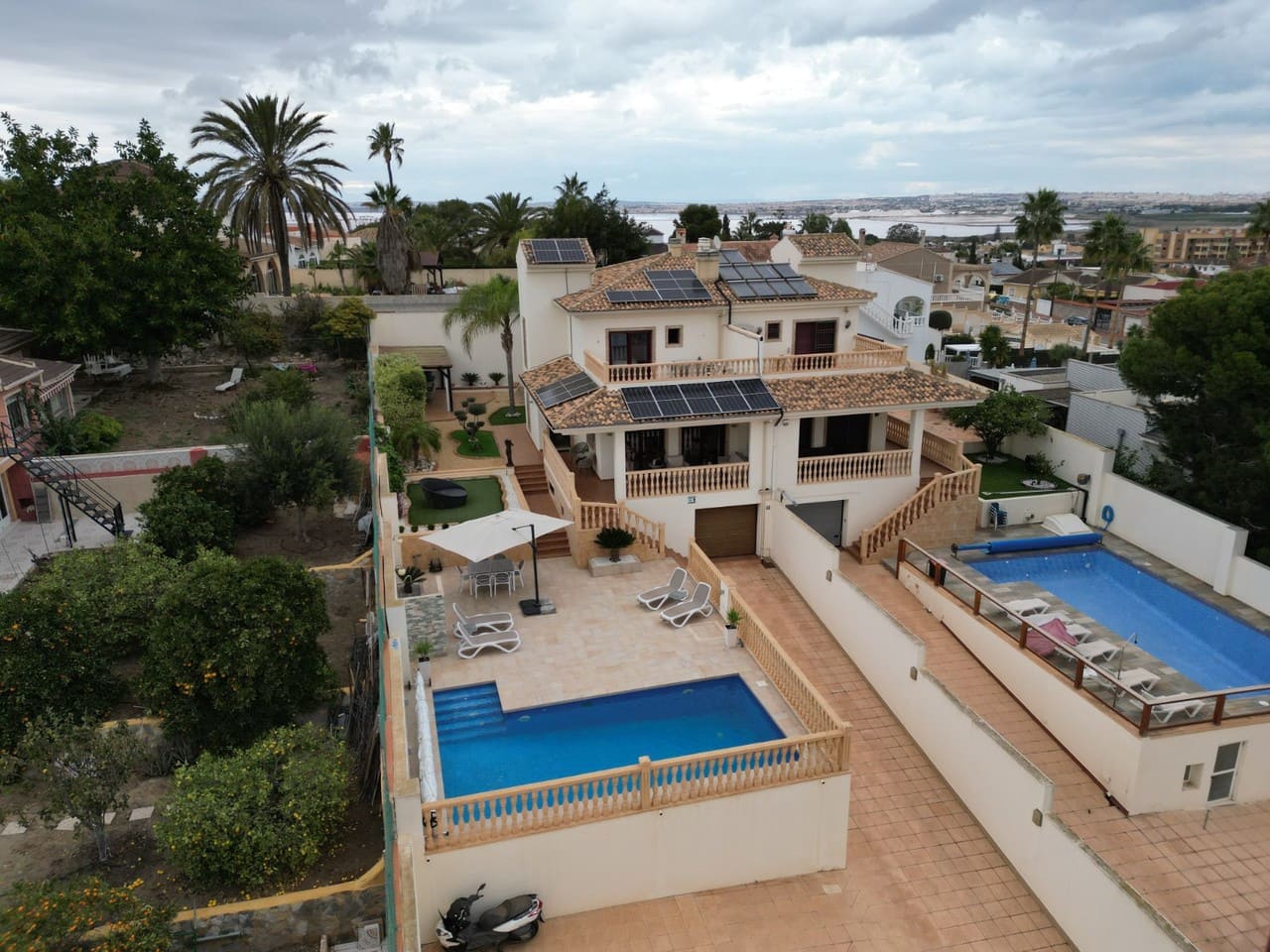 6 bedrooms House in Torrevieja, Spain No. 183645