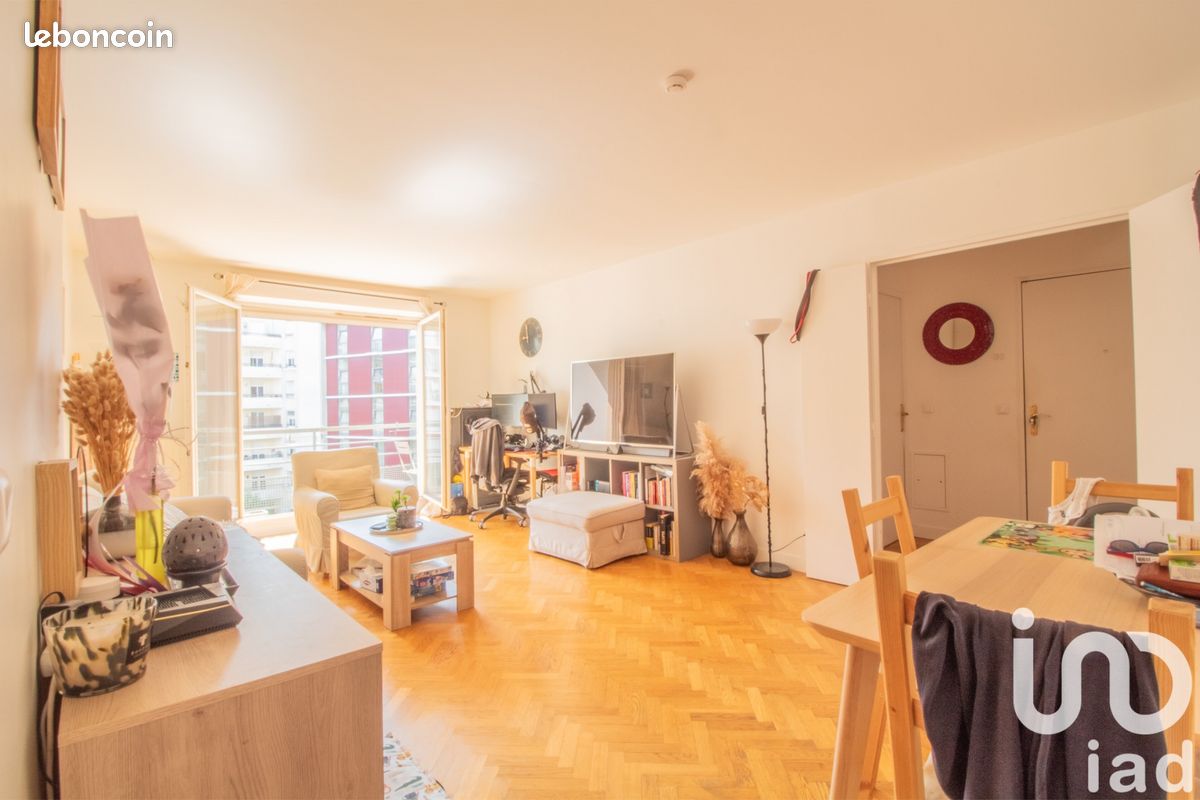 3 Schlafzimmer Wohnung in Courbevoie, France, Nr. 327165