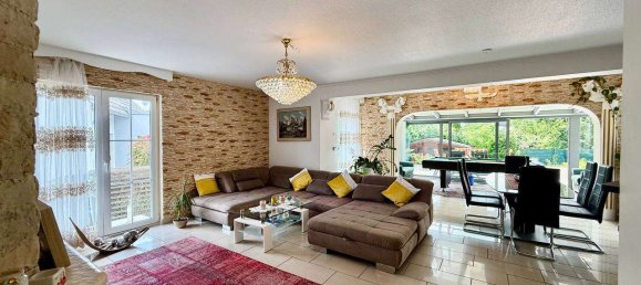 5 bedrooms Townhouse in Dusseldorf, Germany No. 296583 4