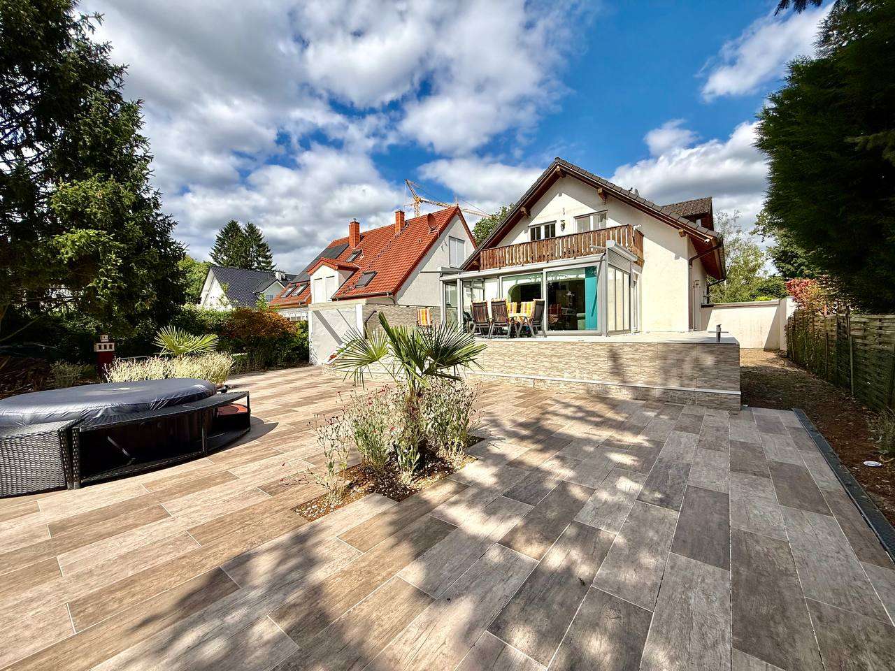 5 bedrooms Townhouse in Dusseldorf, Germany No. 296583