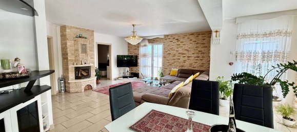 5 bedrooms Townhouse in Dusseldorf, Germany No. 296583 3