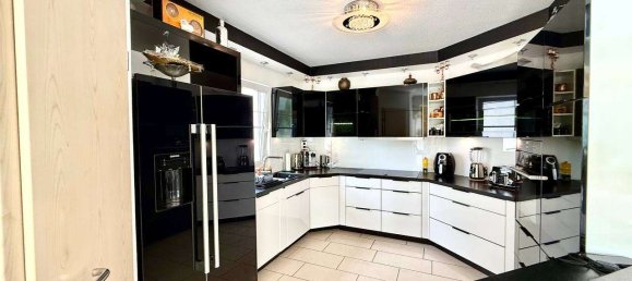 5 bedrooms Townhouse in Dusseldorf, Germany No. 296583 5