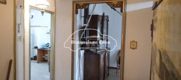 6 rooms Apartment in Lucca, Italy No. 146184 3