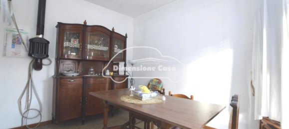 6 rooms Apartment in Lucca, Italy No. 146184 5