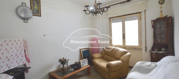 6 rooms Apartment in Lucca, Italy No. 146184 2