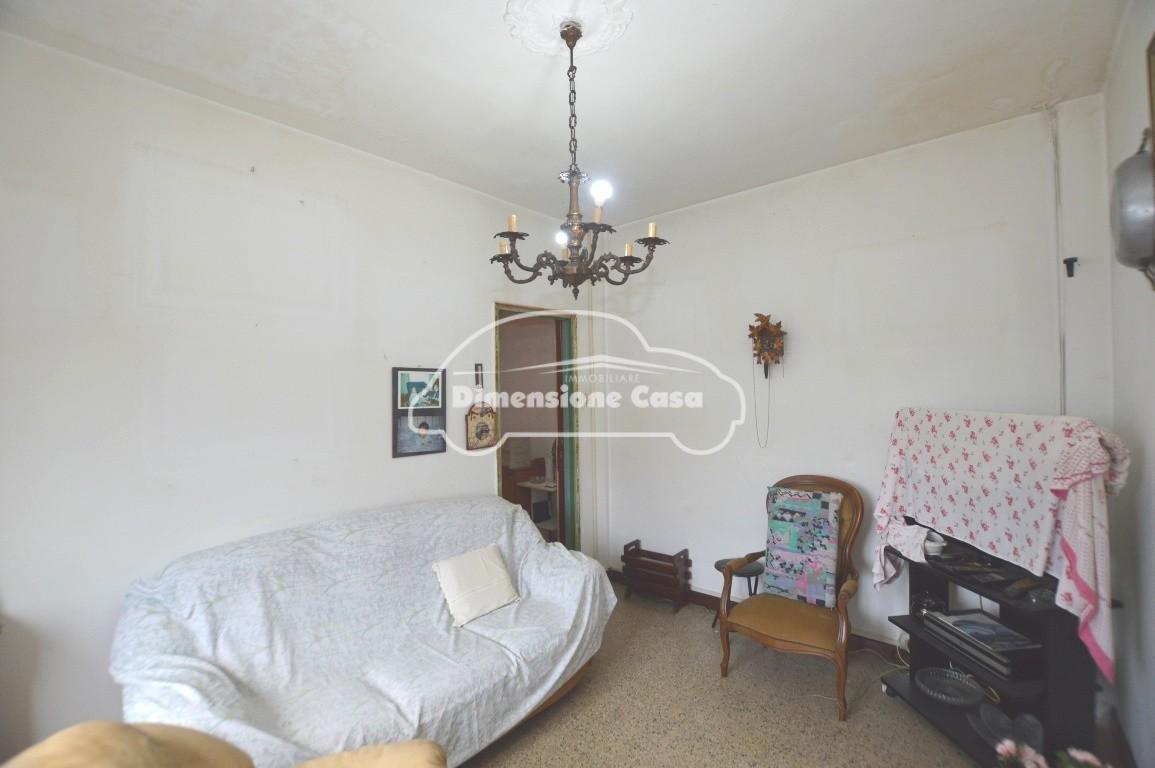 6 rooms Apartment in Lucca, Italy No. 146184