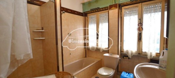 6 rooms Apartment in Lucca, Italy No. 146184 14