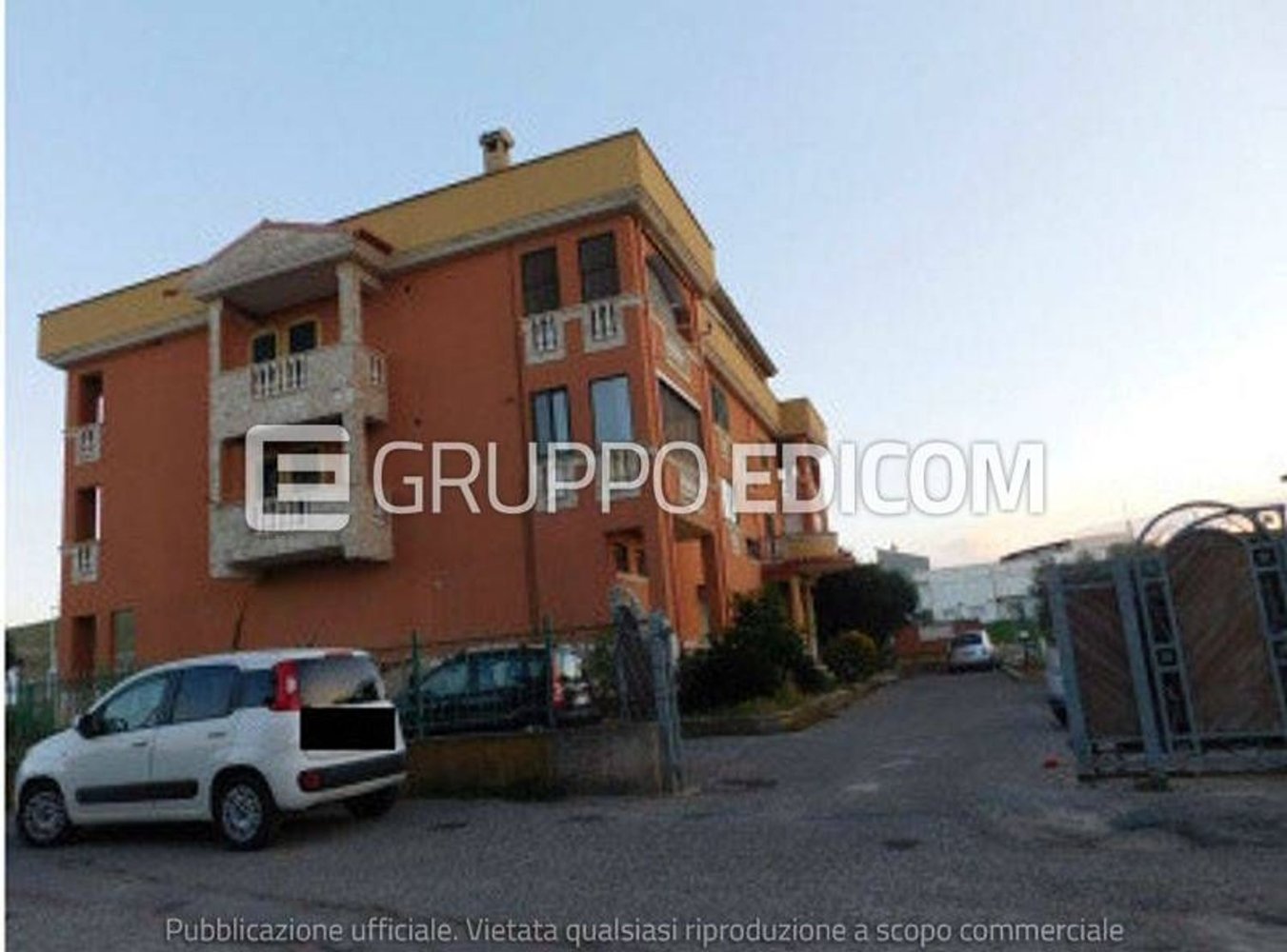 Apartamento de 6 dormitorios en Crotone, Italy No. 359194