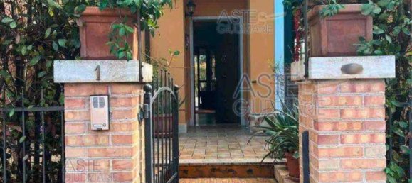 8 rooms Apartment in Rome, Italy No. 17012 11