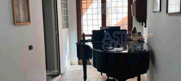 8 rooms Apartment in Rome, Italy No. 17012 6