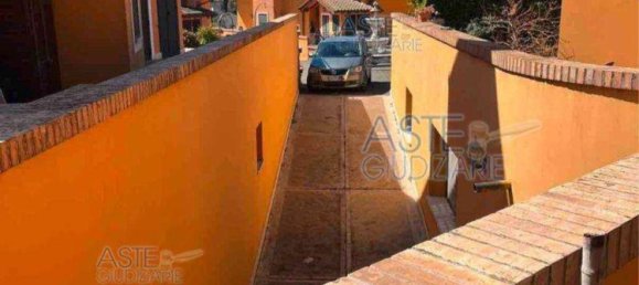 8 rooms Apartment in Rome, Italy No. 17012 5