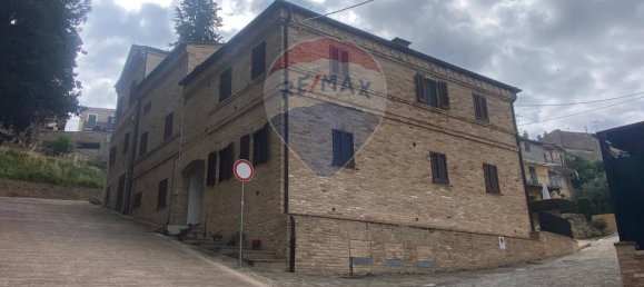 3 rooms Apartment in Montelupone, Italy No. 2290 4