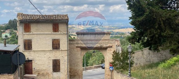 3 rooms Apartment in Montelupone, Italy No. 2290 6