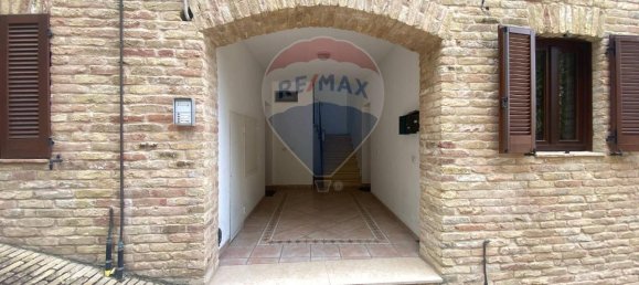 3 rooms Apartment in Montelupone, Italy No. 2290 8