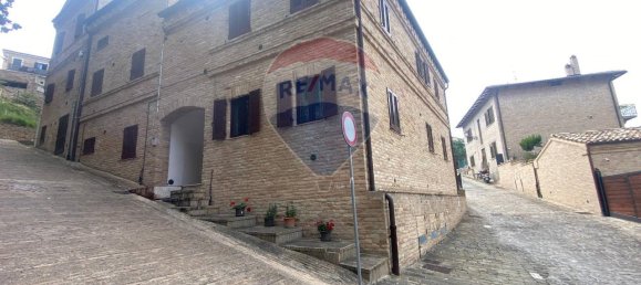 3 rooms Apartment in Montelupone, Italy No. 2290 5