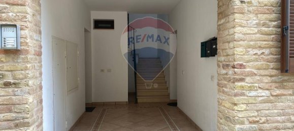 3 rooms Apartment in Montelupone, Italy No. 2290 9