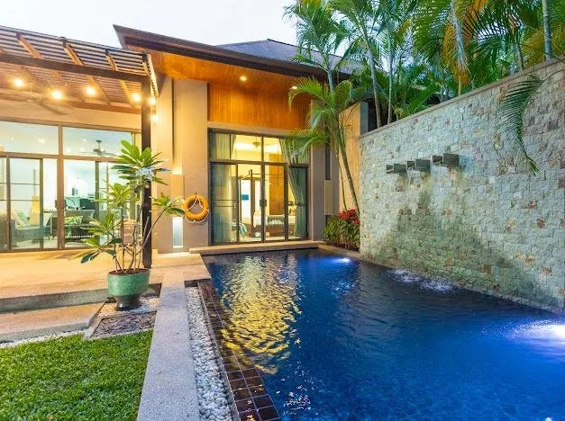 3 bedrooms House for sale in Nai Harn Beach, Phuket, Southern Thailand, Thailand № 79923