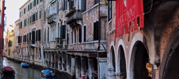 30m² Commercial property in Venice, Italy No. 210341 15