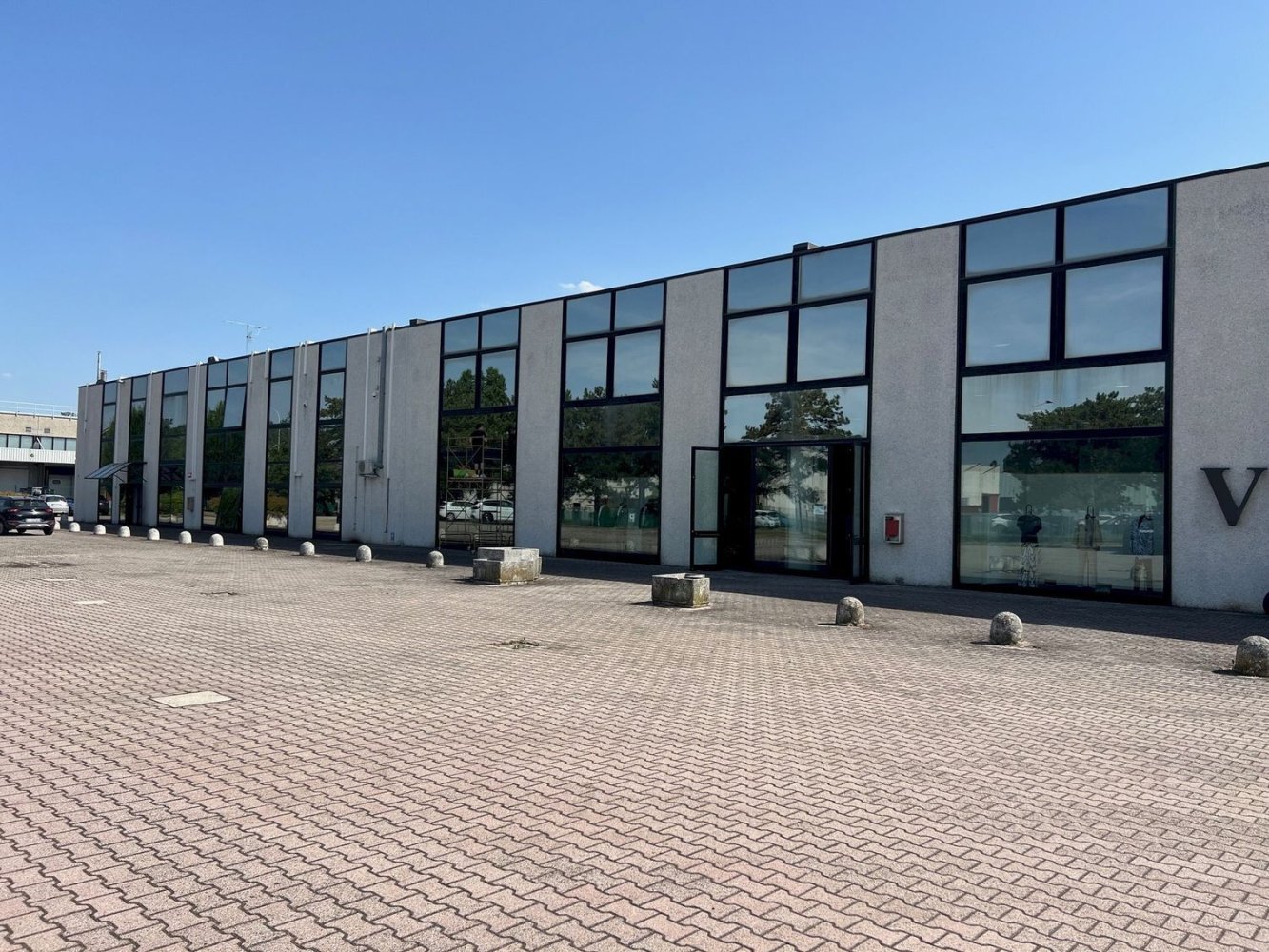 1500m² Warehouse in Granarolo dell'Emilia, Italy No. 31433