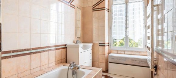 5 bedrooms Villa in Pantin, France No. 354732 12