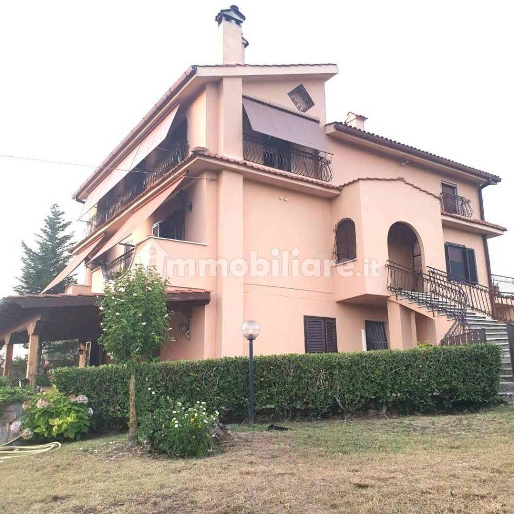 3 bedrooms Apartment in Rome, Italy No. 390205