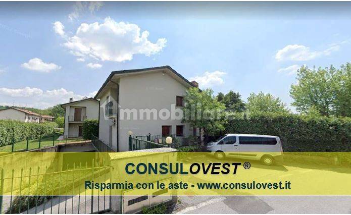 3 bedrooms Villa in Inverigo, Italy No. 2797