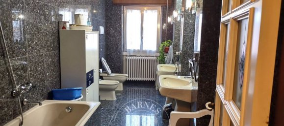 9 غرف نوم شقة في Avezzano, Italy رقم 340532 5