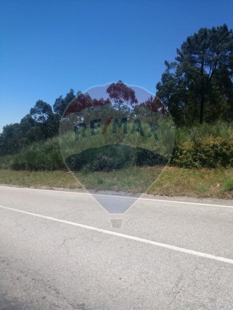 Terreno em Lousada, Portugal 2766 m² N.º 63198