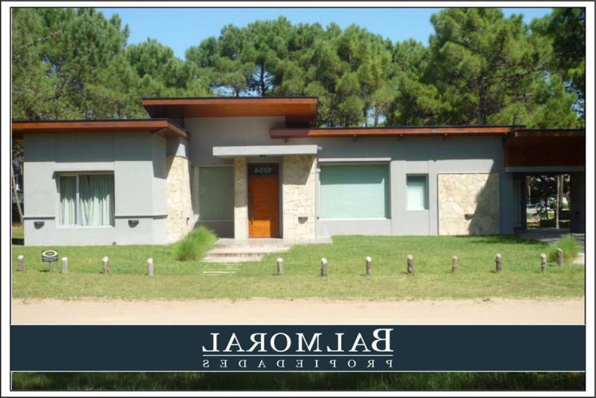 2 bedrooms House in Mar del Plata, Argentina No. 74009