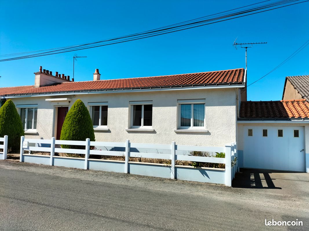 3 bedrooms House in Vendee, France No. 319231