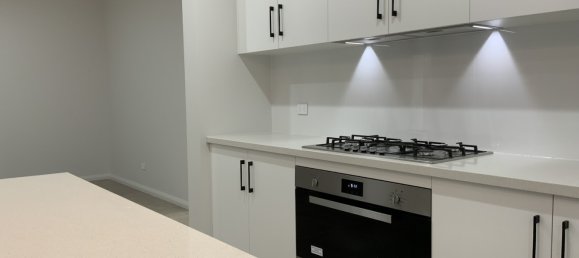 4 bedrooms House in Griffith, Australia No. 1012 5