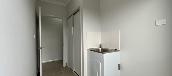 4 bedrooms House in Griffith, Australia No. 1012 15