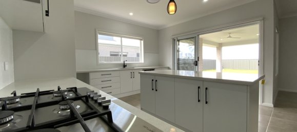 4 bedrooms House in Griffith, Australia No. 1012 2