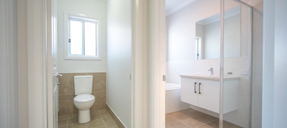 4 bedrooms House in Griffith, Australia No. 1012 13