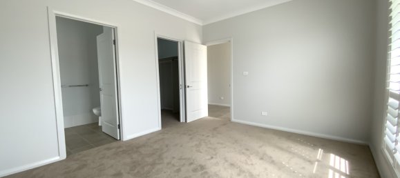 4 bedrooms House in Griffith, Australia No. 1012 8