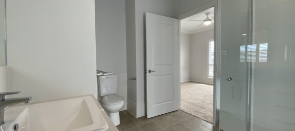 4 bedrooms House in Griffith, Australia No. 1012 9