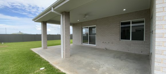 4 bedrooms House in Griffith, Australia No. 1012 16